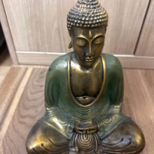 Buddha-Figur, im Schneidersitz, grün-bronze