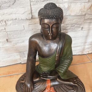 Buddha-Figur, im Schneidesitz